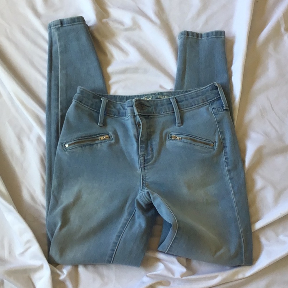 Woman’s High Rise Jeggings